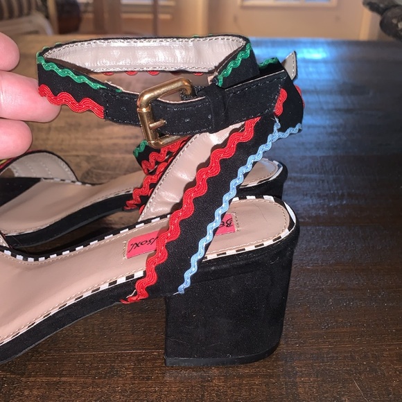 NWOT Betsey Johnson Faraah Multi colored block heel - Picture 3 of 6